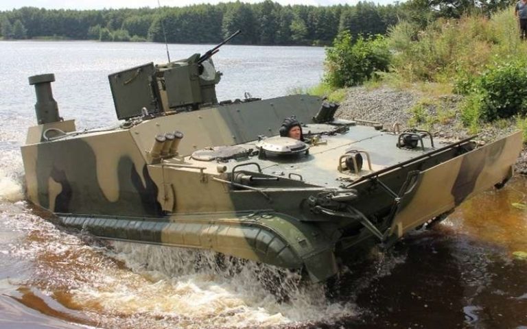 Помимо прямого назначения, БТ-3Ф можно использовать для транспортировки грузов и буксировки артиллерийских систем.