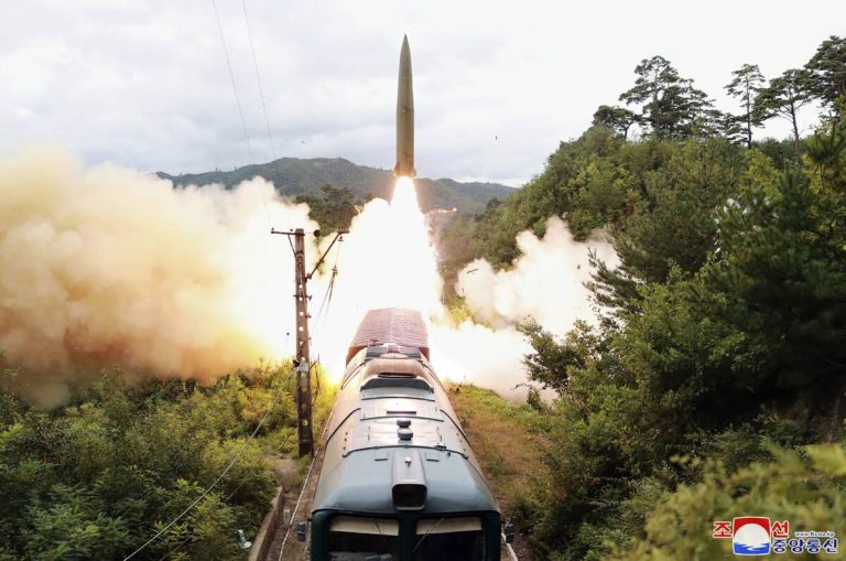 Пуск KN-23 с железнодорожной ПУ