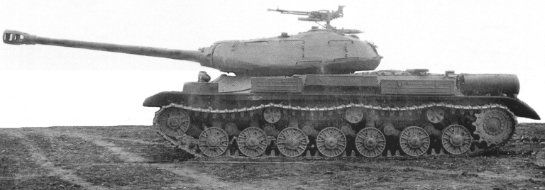 По фотографии можно заметить удлиненную конструкцию башни, вызванную толщиной брони в передней ее части. Фотография в свободном доступе.