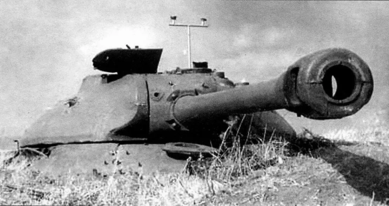 122-мм танковая пушка Д-25Т еще долго оставалась опасной для любого танка вероятного противника. Фотография в свободном доступе.