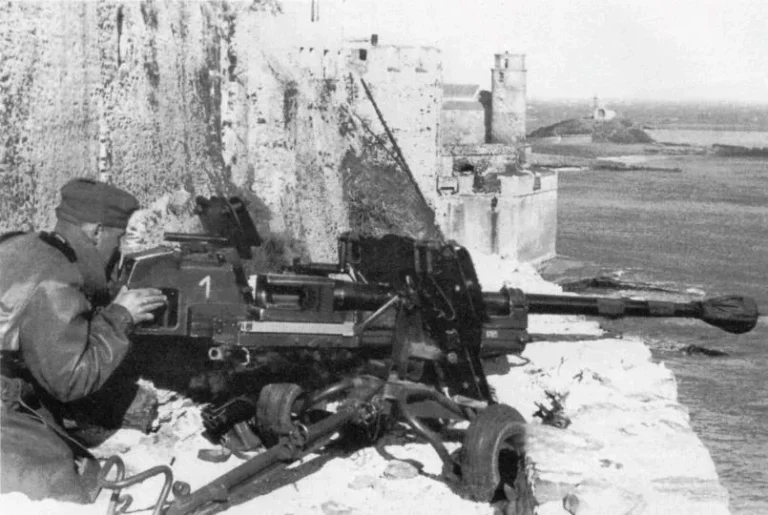 2,8-см тяжёлое противотанковое ружьё sPzB 41 (нем. 2,8 cm schwere Panzerbüchse 41) времён Второй мировой войны