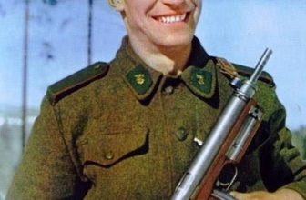 Чехословацкий пограничник с пистолетом-пулемётом vz. 23
