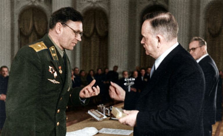 Алексей Дмитриевич Чаромский во время вручения Сталинской премии в 1944 году