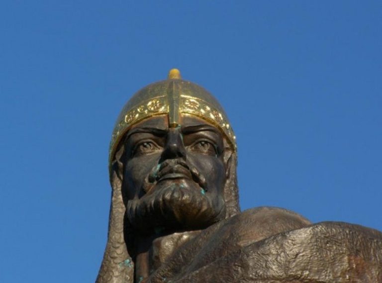 Статуя князю Малу