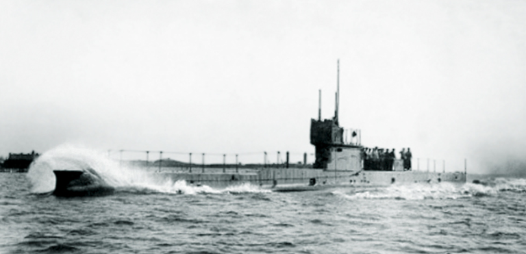 Подводная лодка АЕ-1 выходит из Портсмута, 1914 год