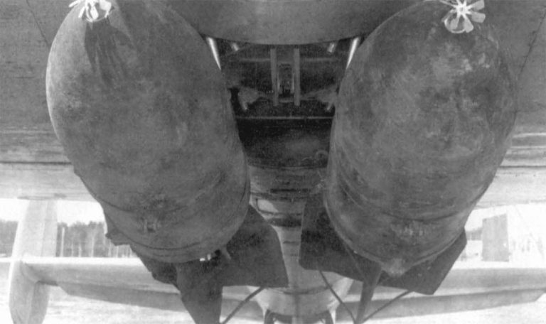 Подвеска бомб под ВИ-100