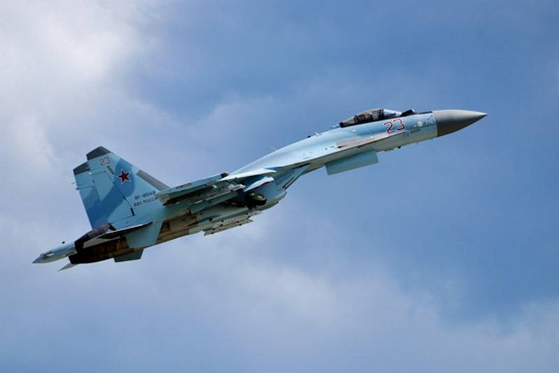 Су-35 в принципе способен устойчиво лететь на скорости "Шахеда", но я очень сомневаюсь, что такой режим понравится и автоматике, и пилоту