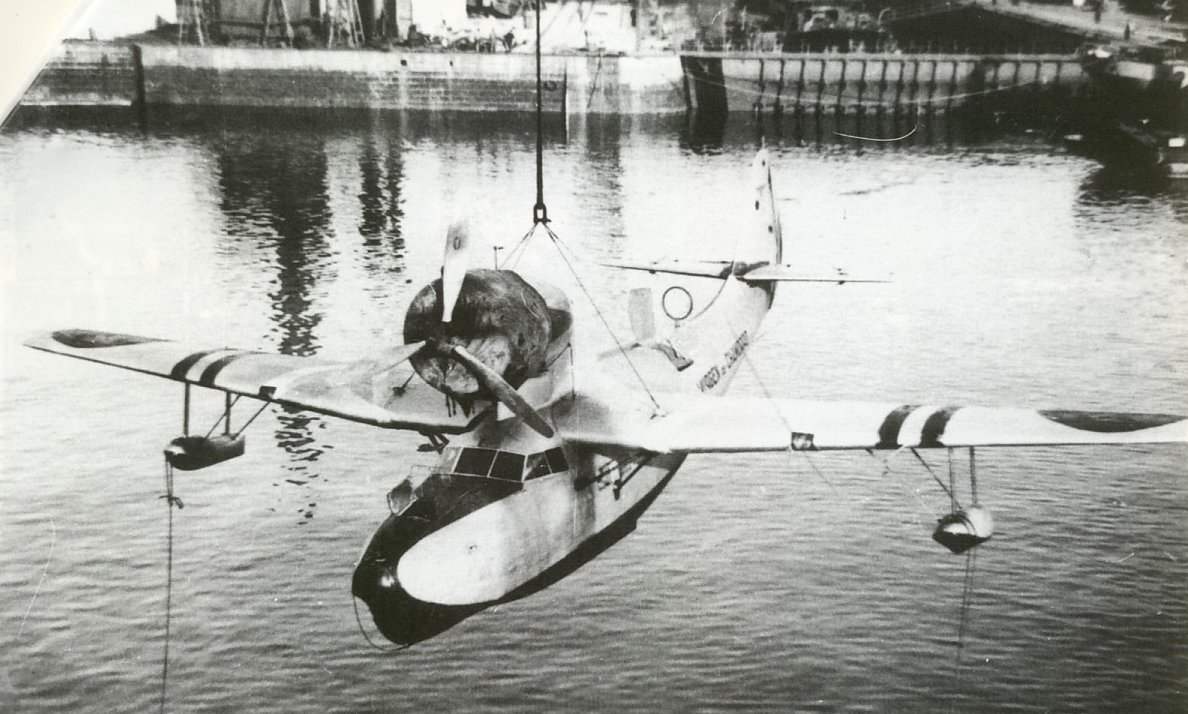 Спуск F-91 на воду