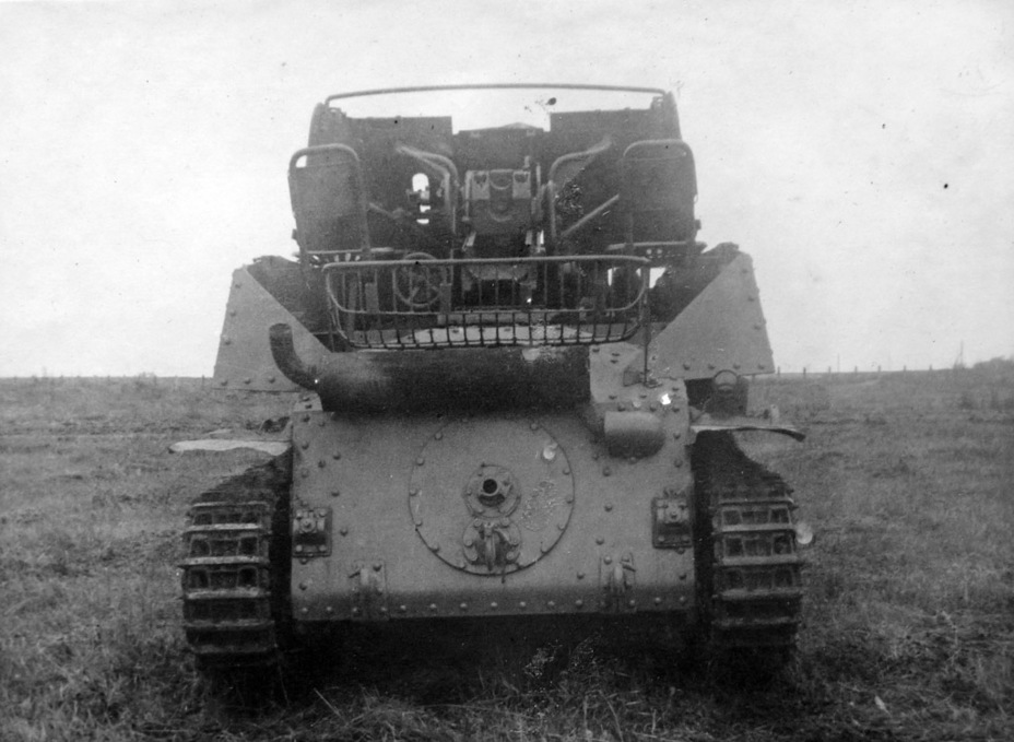 На фотографии сзади хорошо видно боевое отделение