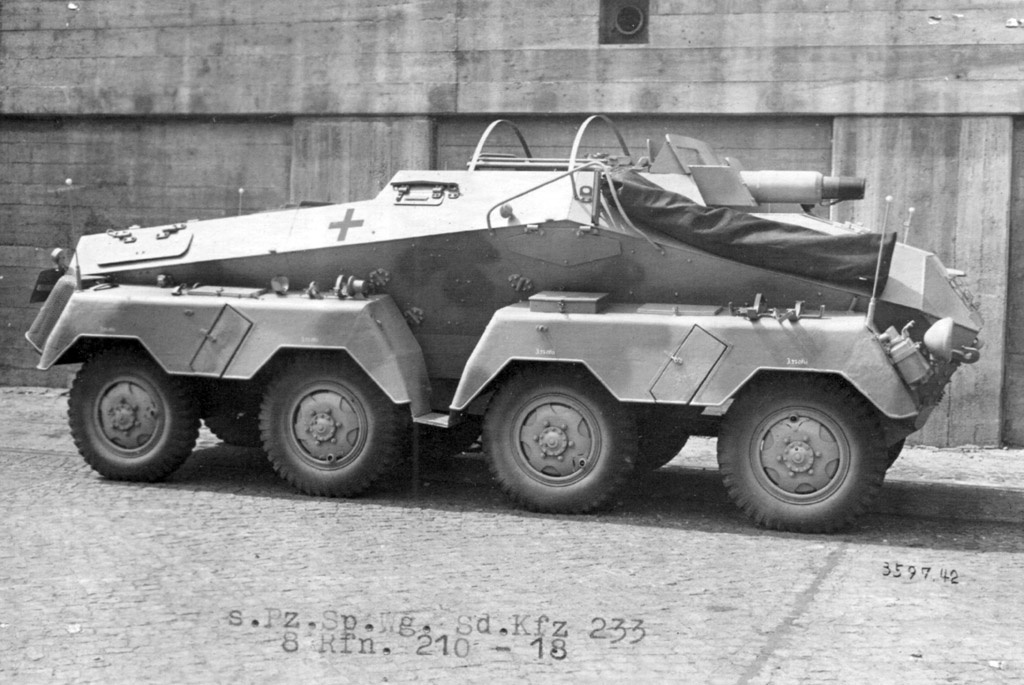 Один из первых Sd.Kfz.233, изготовлен в июле 1942 года