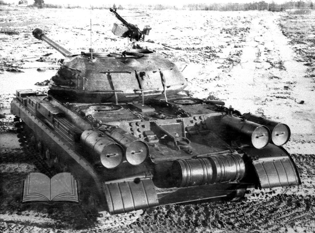 Не стоит путать с ИС-4М, он имеет ряд отличий