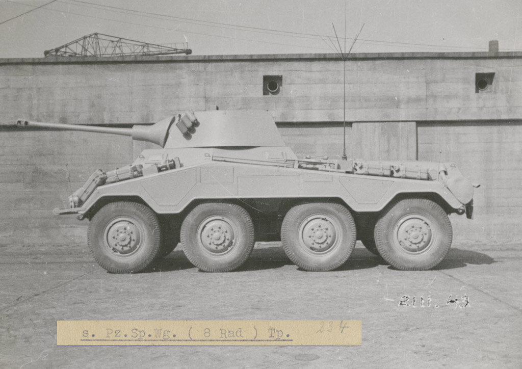 Обозначение Panzerspähwagen Tp (8-rad) четко говорило, для чего броневик создавали