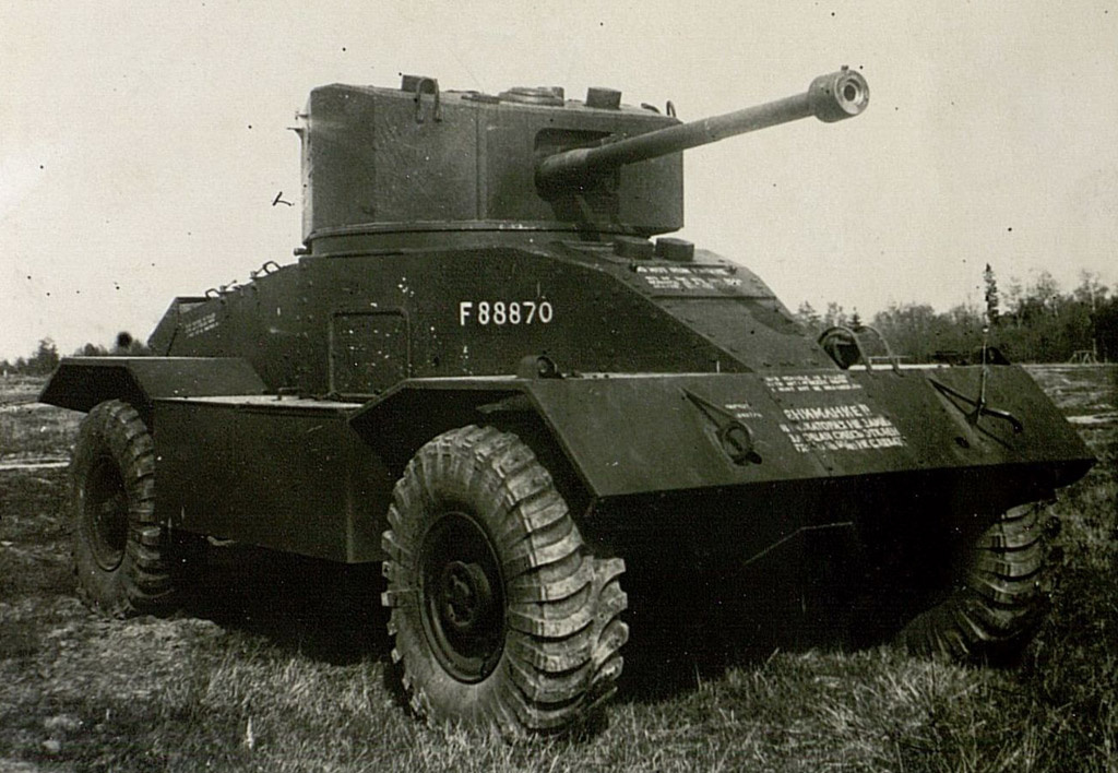 К тому моменту уже имелись броневики типа AEC Mk.II Armoured Car