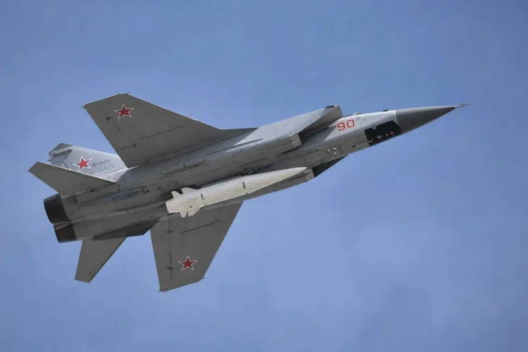 МиГ-31 с ракетой кинжал