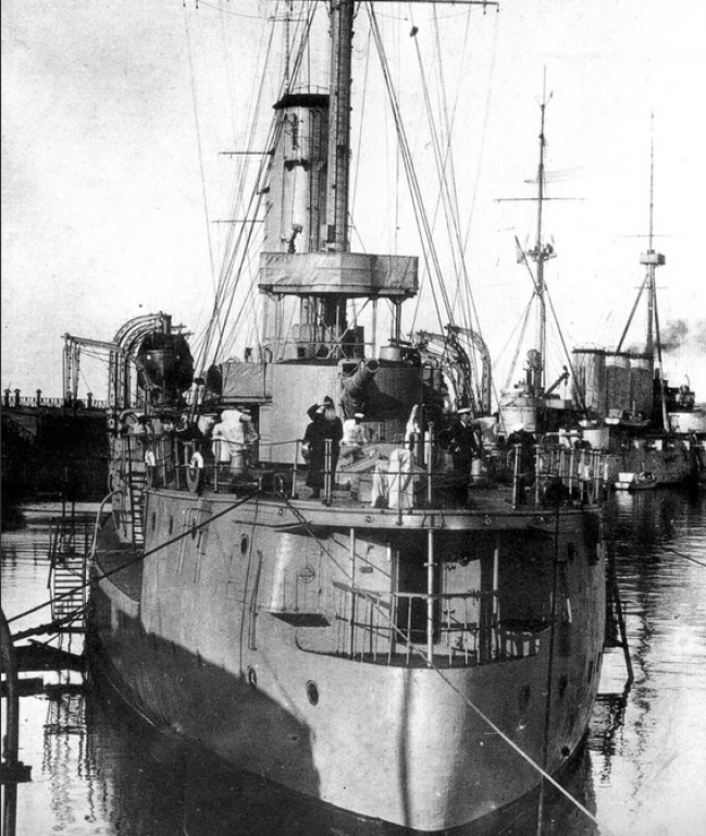Кормовая башня с 203-мм орудием на крейсере "Баян"