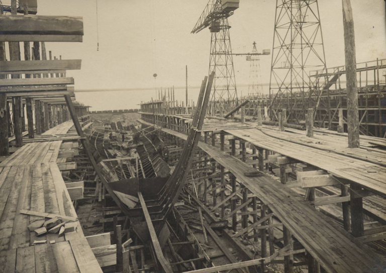 Постройка крейсеров 1914-1915 года (РБСЗ), первые шпангоуты