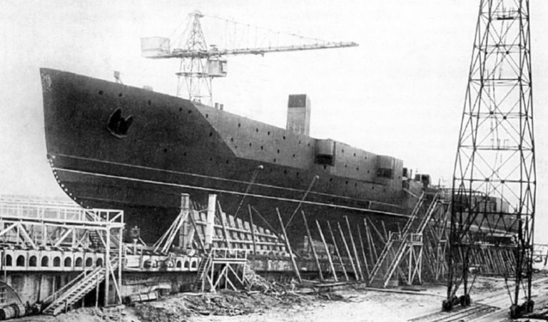 Корпус крейсера «Адмирал Грейг» на стапеле, 1915 год