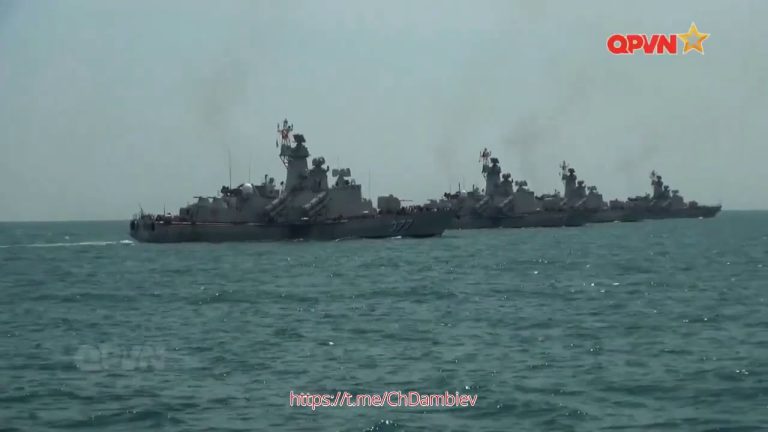 Группа ракетных катеров проекта 12418 на учениях