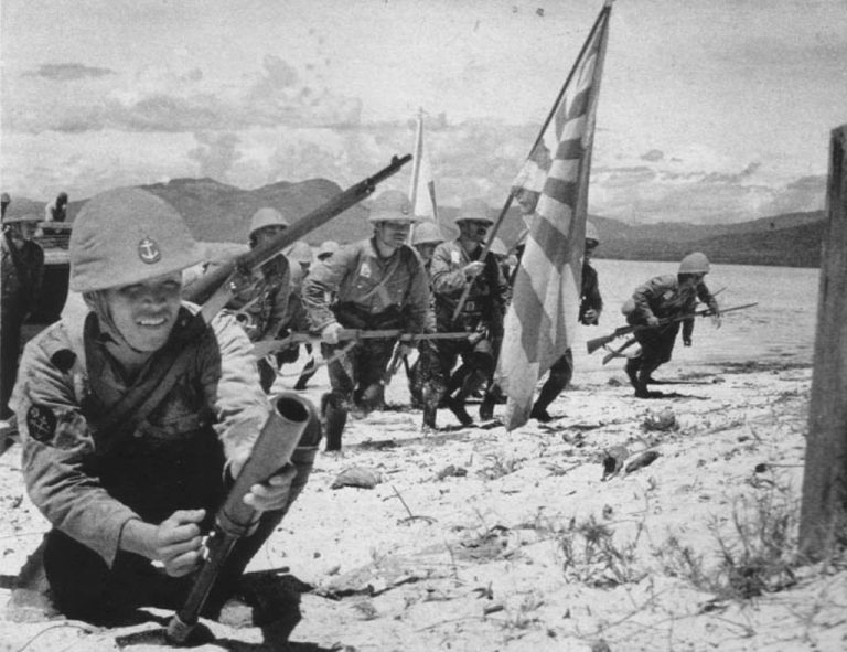 Японская морская пехота на учениях в бухте Камрань. Вьетнам, начало 1942 года.