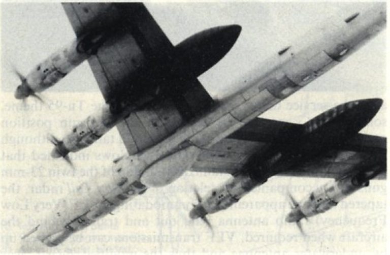 первая серийная версия противолодочного самолета Tu-142 Bear-F отличалась существенно удлиненными и расширенными хвостовыми обтекателями моторных гондол. Передняя часть фюзеляжа Bear-F получила цилиндрическую вставку длиной 5,75 футов (1,75 м)