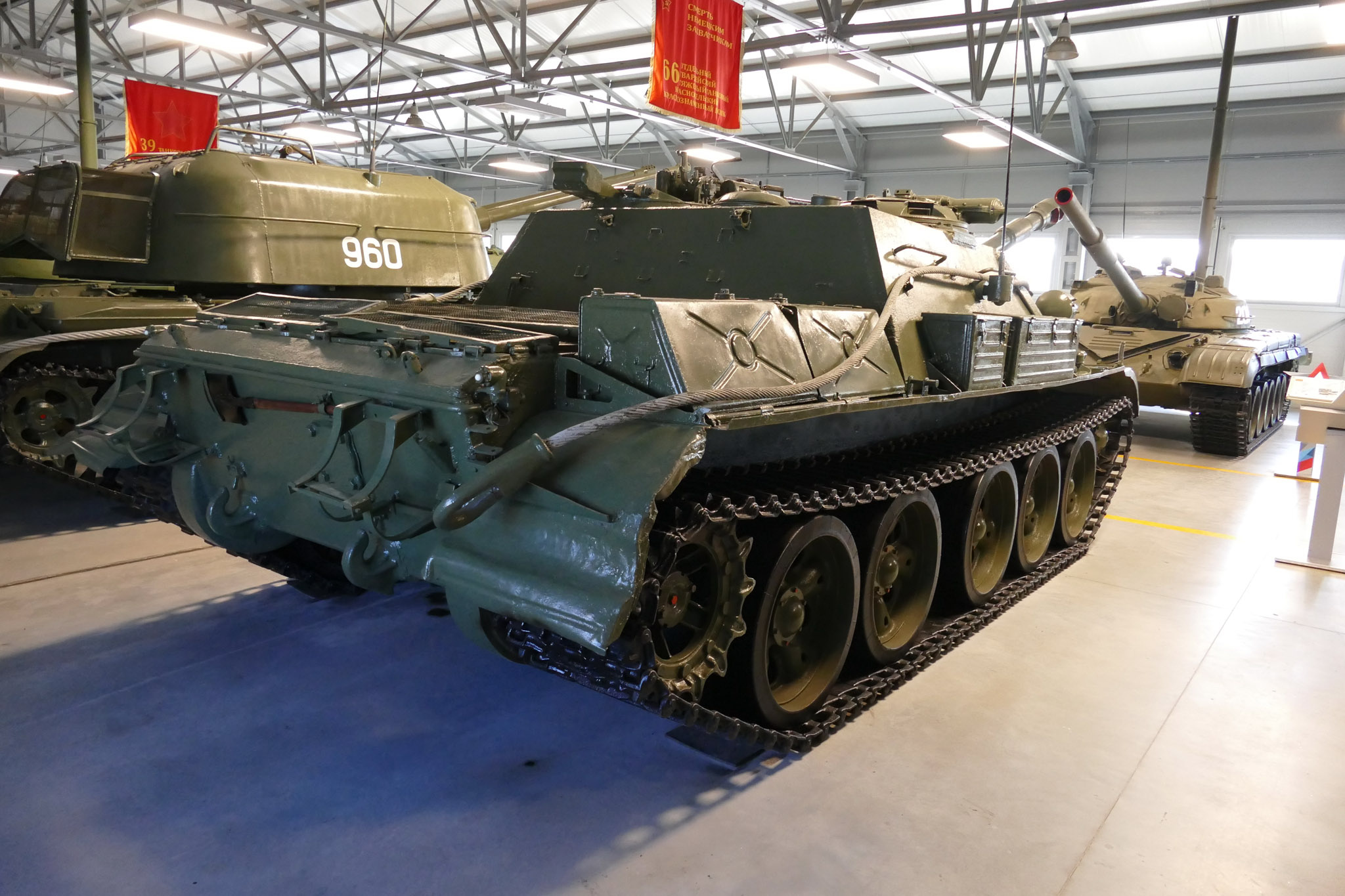 Как можно заметить, "обвес" у СУ-122-54 весьма так отличается от Т-54