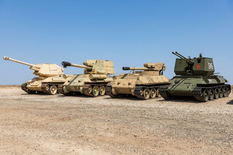 Четыре направления второй жизни Т-34: истребитель танков, тяжёлая башенная САУ, самоходная гаубица и зенитная установка