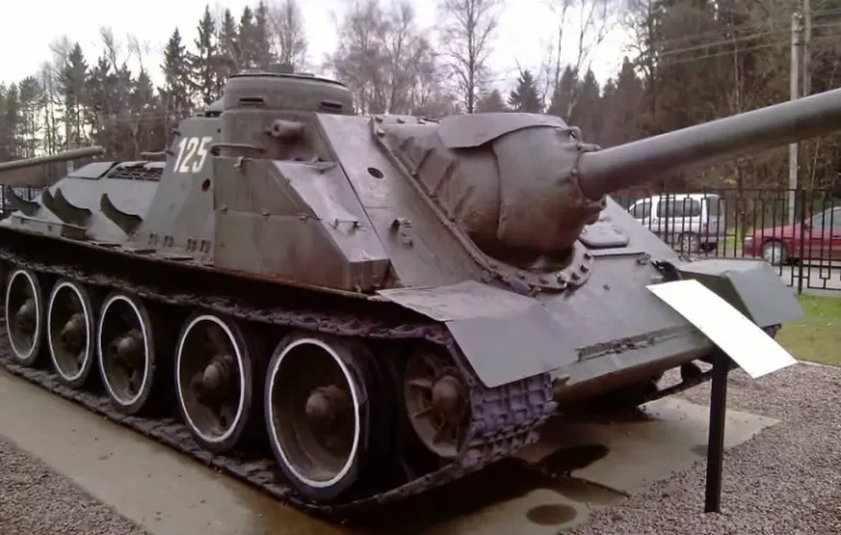 SD-100 — чехословацкое продолжение СУ-100. Производство этих машин продолжалось до 1957 года