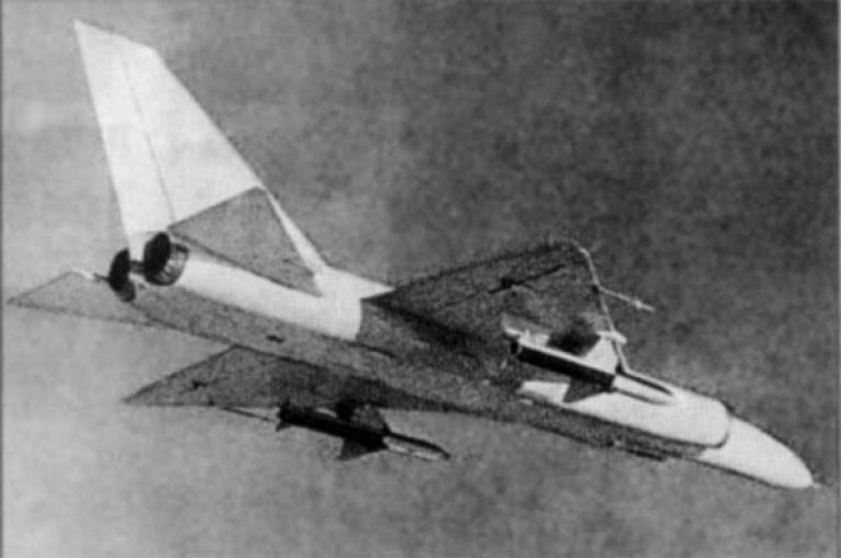 Ла-250А с подвешенными макетами ракет «275А»