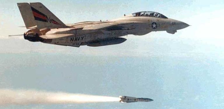  F-111B во время испытаний AIM-54 Phoenix
