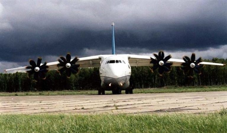 Ан-70 способен эксплуатироваться с грунтовых аэродромов