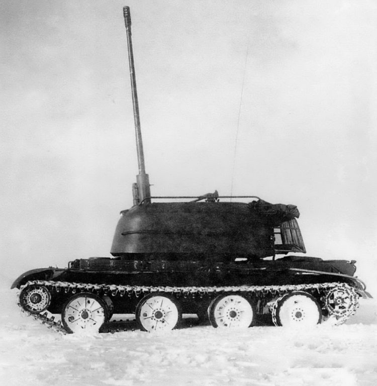 ЗСУ-57-2 с орудием, поднятным на максимальное возвышение