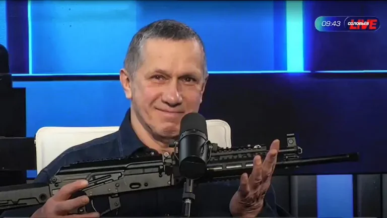 Юрий Трутнев с АК-12+ в эфире Соловьёв Live