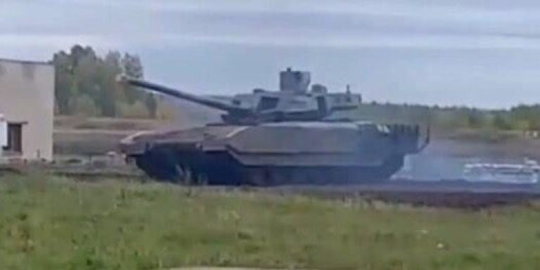 Видеозапись танка Т-14 на испытательном полигоне