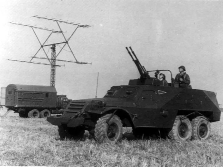 БТР-152Е прикрывает РЛС