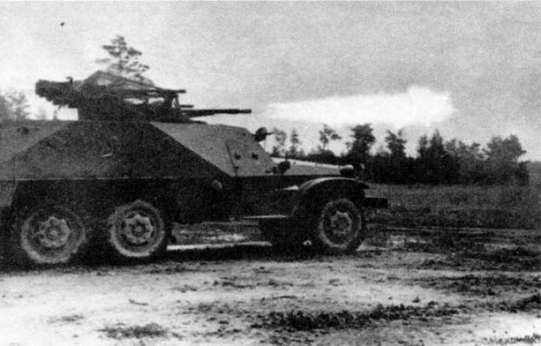 БТР-152Д ведет огонь