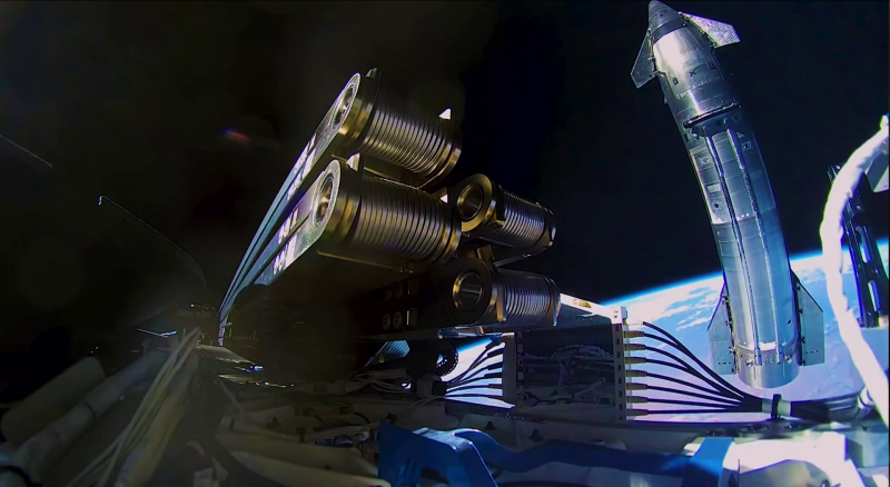 S41 снятый камерой одного из спутников V3, отделившихся от него