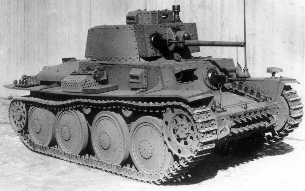 Развитие танка шло влоть до 1942 года. Правда, особенность его применения приводила к неоправданно высоким потерям