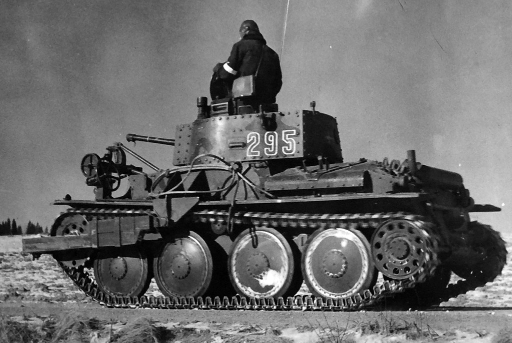 Strv m/41, шведы, с третьей попытки, всё же получили этот танк. И вряд ли жалели о своём выборе