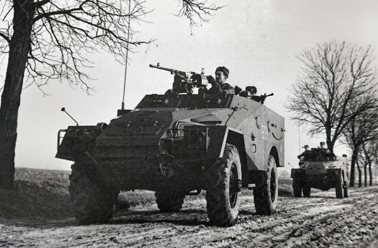 Разведдозор Польской народной армии на БТР-40 на учениях в 1953 году