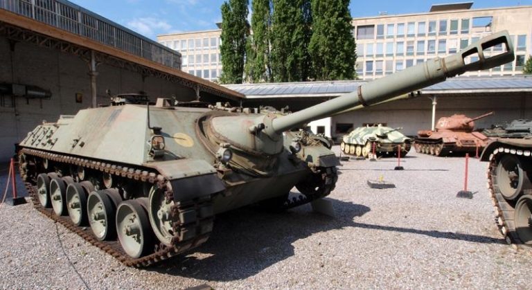 Реальный западногерманский Kanonenjagdpanzer с 90-мм пушкой