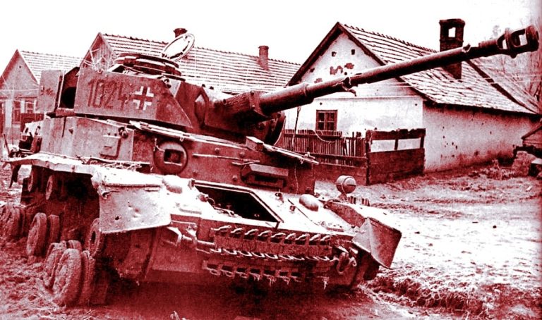 Подбитый в Венгрии Pz.Kpfw.IV из состава 24-й ТД, 1945 г.