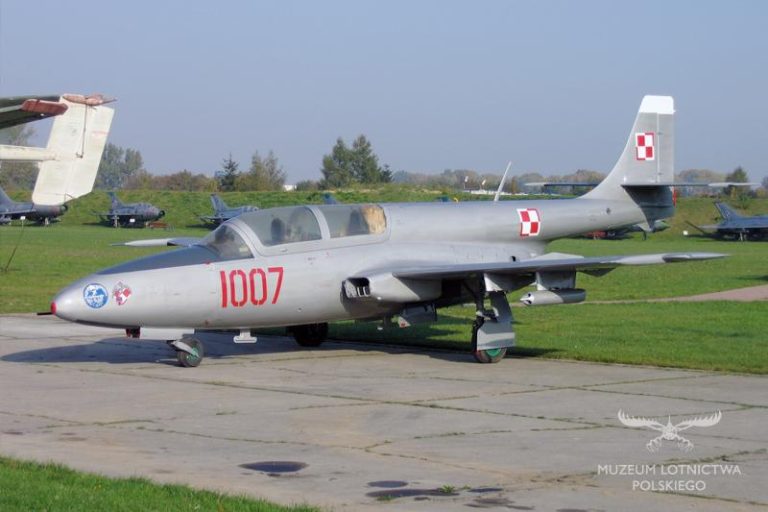 Послевоенный польский учебный самолёт TS-11 Iskra