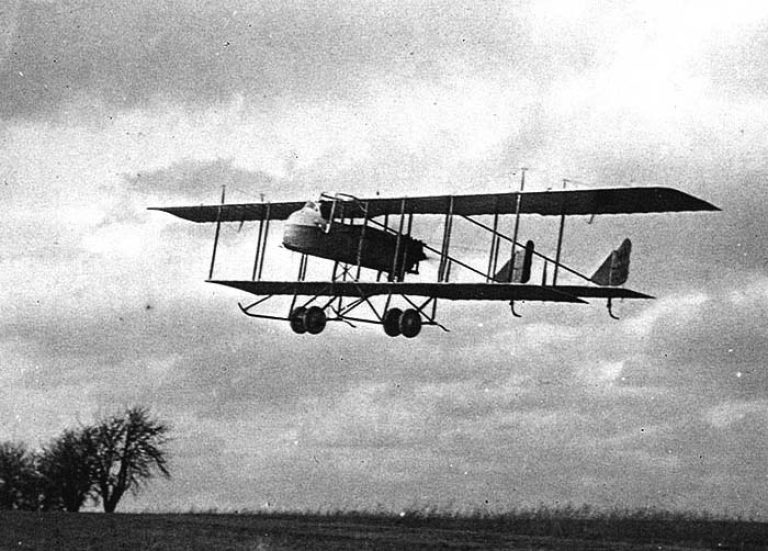 многоцелевой самолет Maurice Farman M.F.11, послуживший источником вдохновения для Умберто Савойя и Отторино Помилио. Снимок airwar.ru