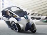 Toyota i-ROAD  — электротрицикл с управляемой подвеской.